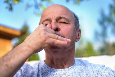 alternate-nostril-breathing-male-dreamstime_xs_94171248