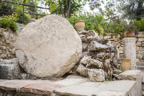 Stone-GardenTomb-dreamstime_m_65840874-web