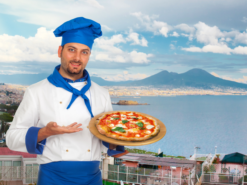pizza-margherita-Naples-dreamstime_s_44649555