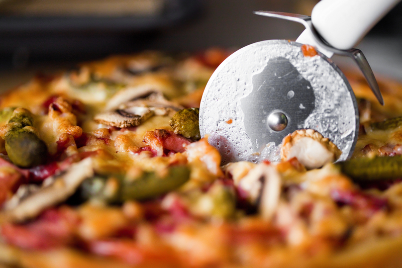 pizza-slicing-dreamstime_s_24009854